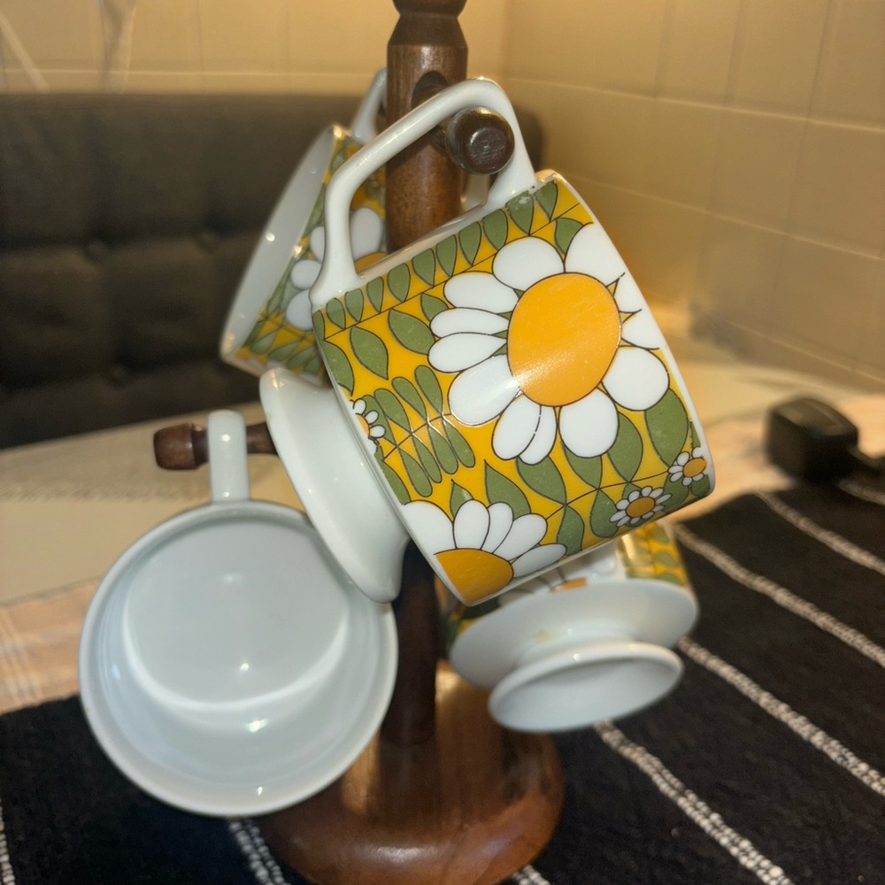 Vintage coffee cup set with stand